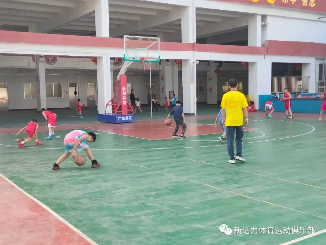 如何在篮球冬令营中加强体能训练？_1