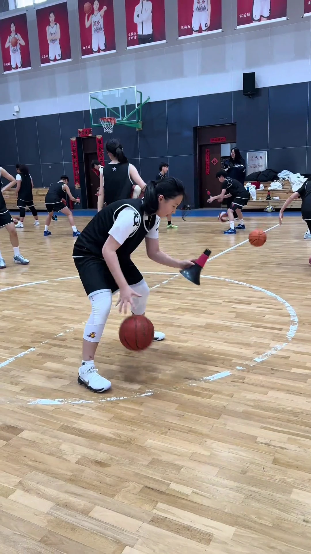 刻苦训练篮球时如何避免受伤的建议_0